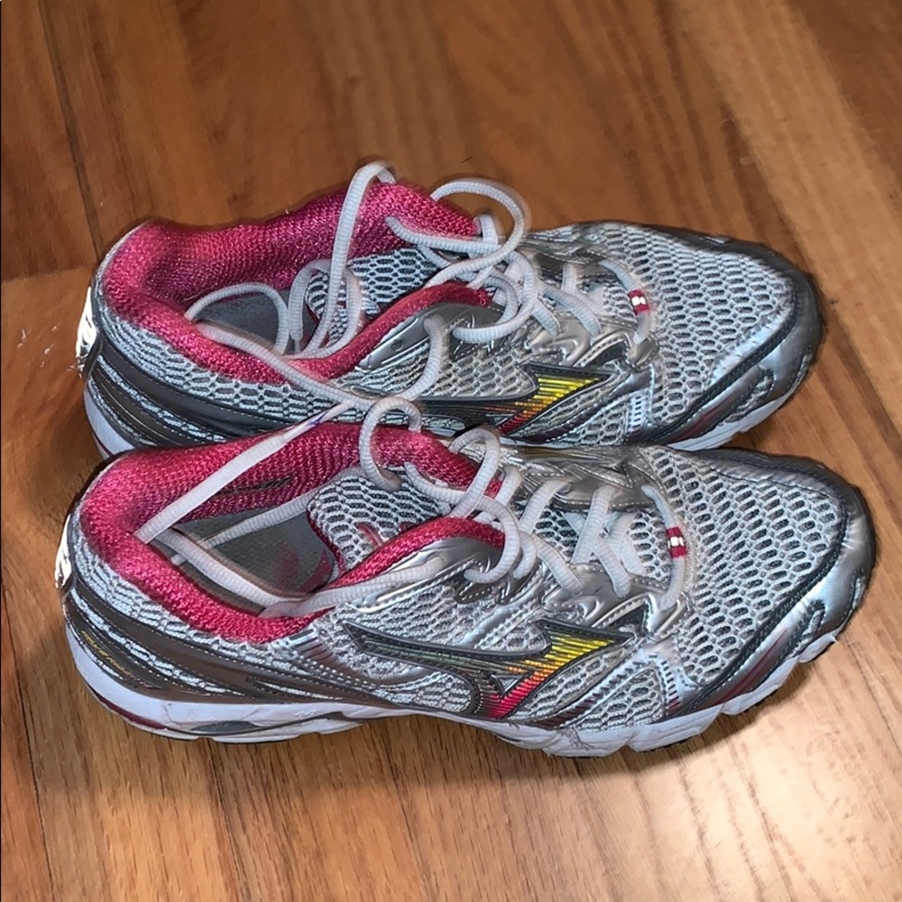 Mizuno wave rider 12 women’s sneaker size 9